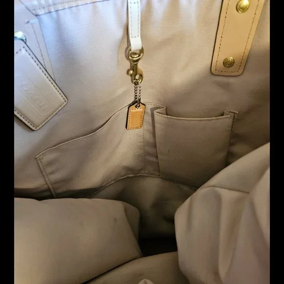 Beautiful Coach Bag - Picture 13 of 17